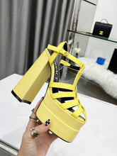 Load image into Gallery viewer, Versace La Medusa Platform Sandals