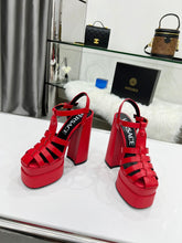 Load image into Gallery viewer, Versace La Medusa Platform Sandals