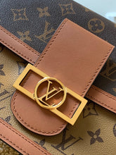 Load image into Gallery viewer, Louis Vuitton Dauphine MM Bag