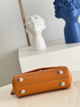 Load image into Gallery viewer, Louis Vuitton Cluny Mini Bag