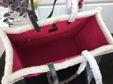 Load image into Gallery viewer, Louis Vuitton OnTheGo GM Tote Bag - LUXURY KLOZETT