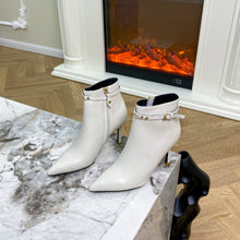 Load image into Gallery viewer, Louis Vuitton Signature Ankle Boot