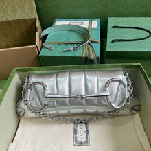 Load image into Gallery viewer, Gucci Horsebit Chain Medium Shoulder Bag
