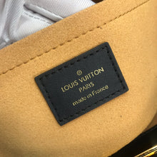 Load image into Gallery viewer, Louis Vuitton On My Side MM Bag
