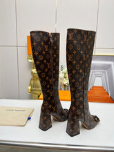 Load image into Gallery viewer, Louis Vuitton Shake High Boots
