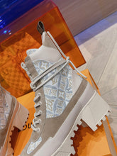 Load image into Gallery viewer, Louis Vuitton Laureate  Platform Desert Boots
