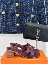 Load image into Gallery viewer, Louis vuitton  Isola Mule

