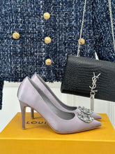 Load image into Gallery viewer, Louis Vuitton Pump
