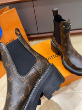 Load image into Gallery viewer, Louis Vuitton Beaubourg Ankle Boots
