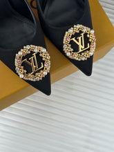 Load image into Gallery viewer, Louis Vuitton Pump

