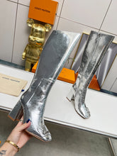 Load image into Gallery viewer, Louis Vuitton Shake High Boots
