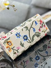 Load image into Gallery viewer, Christian Dior Medium Lady D Lite Bag
