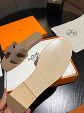 Load image into Gallery viewer, Hermes Oran Sandal
