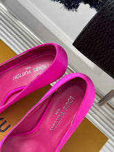 Load image into Gallery viewer, Louis Vuitton Pump
