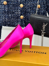 Load image into Gallery viewer, Louis Vuitton Pump
