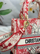 Load image into Gallery viewer, Christian Dior Medium Lady D Lite Bag
