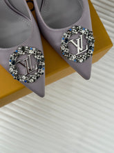 Load image into Gallery viewer, Louis Vuitton Pump
