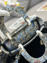 Load image into Gallery viewer, Christian Dior Medium Lady D Lite Bag
