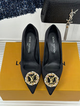 Load image into Gallery viewer, Louis Vuitton Pump
