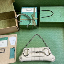 Load image into Gallery viewer, Gucci Horsebit Chain Medium Shoulder Bag
