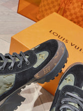 Load image into Gallery viewer, Louis Vuitton Laureate  Platform Desert Boots
