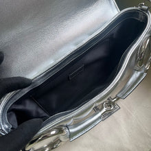 Load image into Gallery viewer, Gucci Horsebit Chain Medium Shoulder Bag
