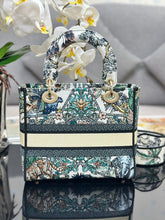 Load image into Gallery viewer, Christian Dior Medium Lady D Lite Bag
