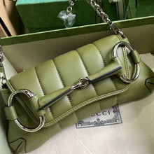 Load image into Gallery viewer, Gucci Horsebit Chain Medium Shoulder Bag
