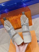 Load image into Gallery viewer, Louis Vuitton Laureate  Platform Desert Boots
