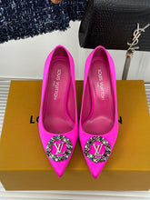 Load image into Gallery viewer, Louis Vuitton Pump
