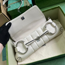 Load image into Gallery viewer, Gucci Horsebit Chain Medium Shoulder Bag
