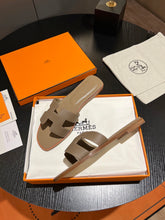 Load image into Gallery viewer, Hermes Oran Sandal

