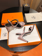 Load image into Gallery viewer, Hermes Glamour 70 Sandals

