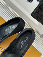 Load image into Gallery viewer, Louis Vuitton Pump
