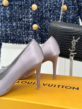 Load image into Gallery viewer, Louis Vuitton Pump
