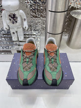 Load image into Gallery viewer, Gucci  Run Sneakers
