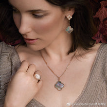 Load image into Gallery viewer, Van Cleef &amp;  Arpels Necklace
