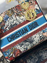 Load image into Gallery viewer, Christian Dior Medium Lady D Lite Bag
