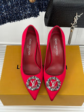 Load image into Gallery viewer, Louis Vuitton Pump
