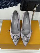 Load image into Gallery viewer, Louis Vuitton Pump
