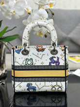 Load image into Gallery viewer, Christian Dior Medium Lady D Lite Bag

