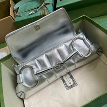 Load image into Gallery viewer, Gucci Horsebit Chain Medium Shoulder Bag
