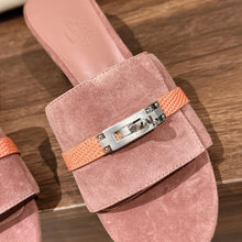 Load image into Gallery viewer, Hermes Gigi Sandal

