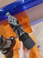 Load image into Gallery viewer, Louis Vuitton Laureate  Platform Desert Boots

