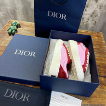 Load image into Gallery viewer, Christian Dior B33 Sneakers
