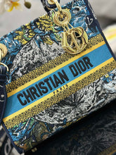Load image into Gallery viewer, Christian Dior Medium Lady D Lite Bag
