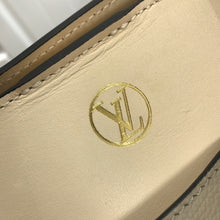 Load image into Gallery viewer, Louis Vuitton On My Side MM Bag
