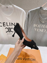 Load image into Gallery viewer, Louis Vuitton Blossom Pump
