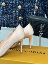 Load image into Gallery viewer, Louis Vuitton Pump
