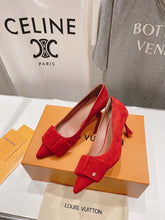 Load image into Gallery viewer, Louis Vuitton Blossom Pump
